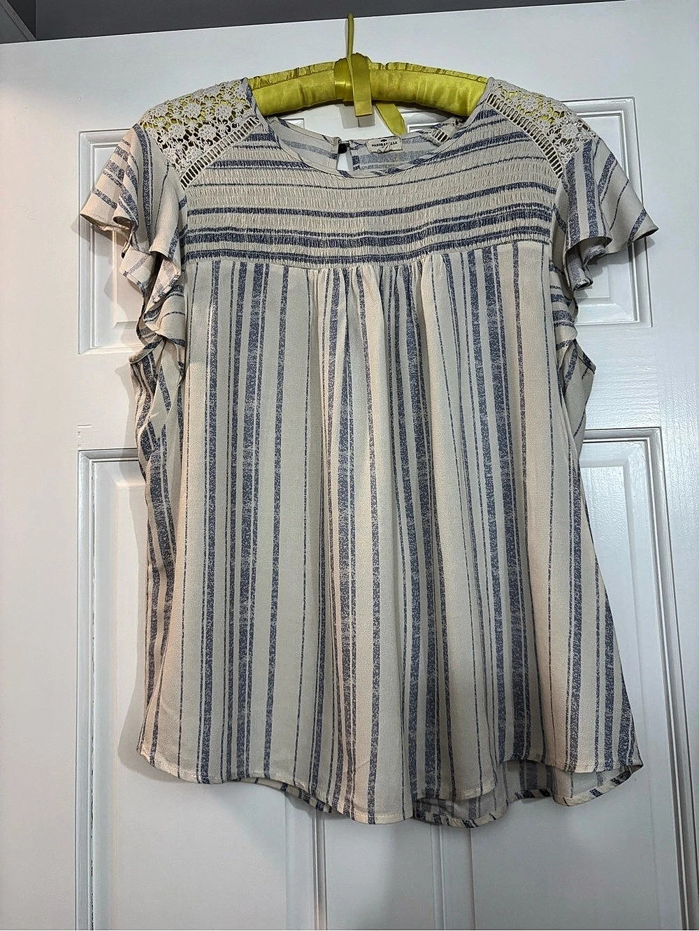 Mason & Belle Striped Lace Shoulder Flutter Sleeve Blouse in Blue & White Sz 1X